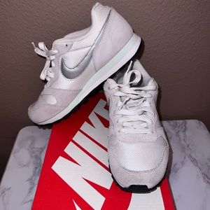 Nike MD Runner 2 size 6 1/2 White/Silver